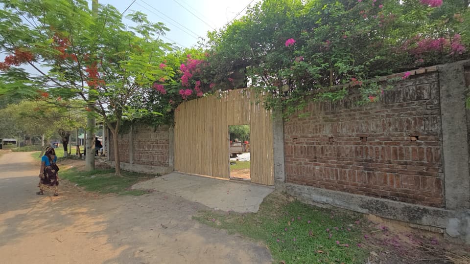 রিতার গ্রামের বাড়ি - প্রবেশদ্বার