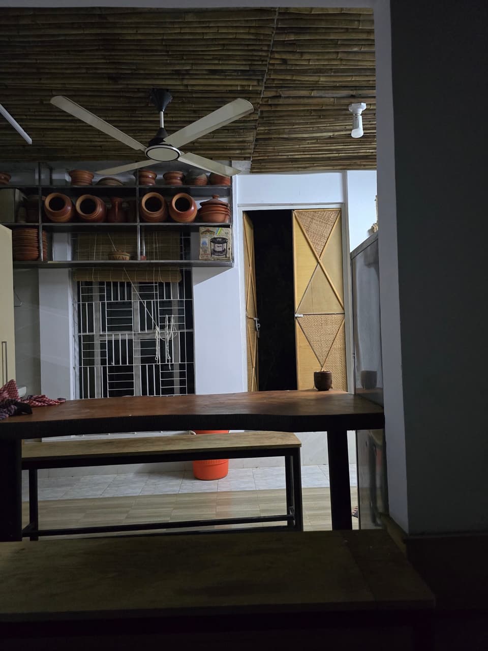 রিতার গ্রামের বাড়ি - ঘরের ভেতর