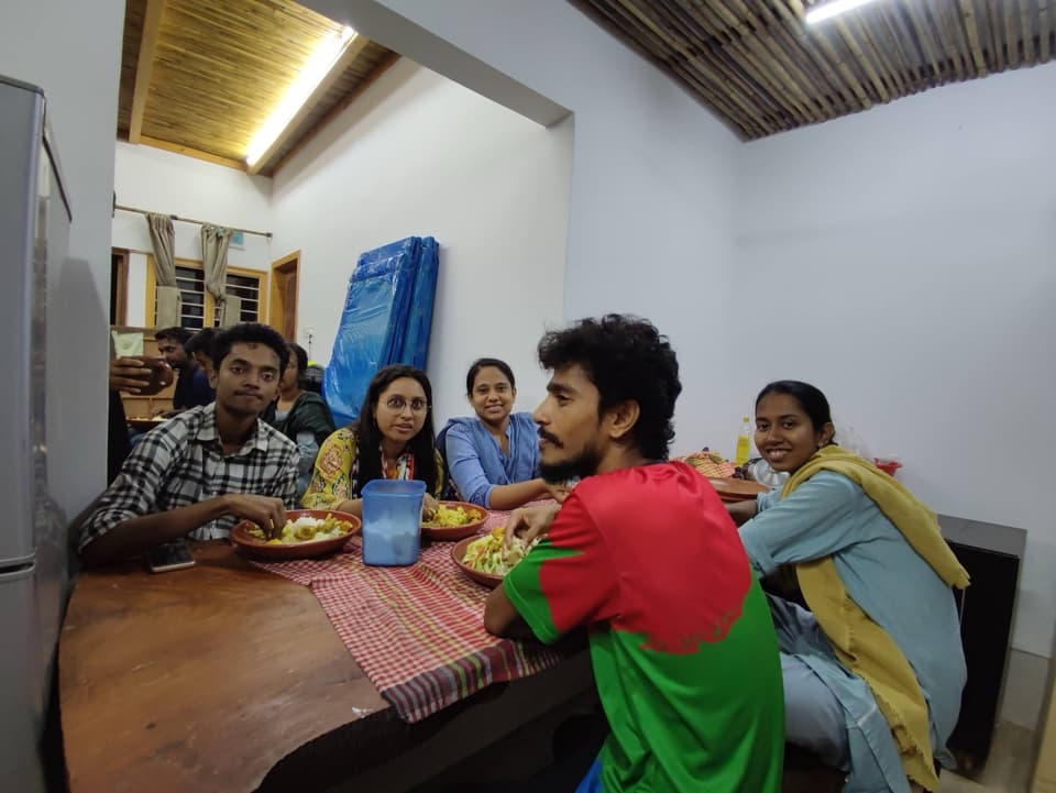 রিতার গ্রামের বাড়ি - ঘরের ভেতর