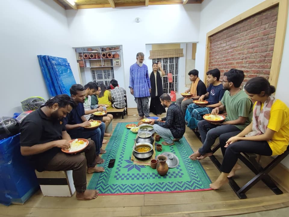 রিতার গ্রামের বাড়ি - ঘরের ভেতর