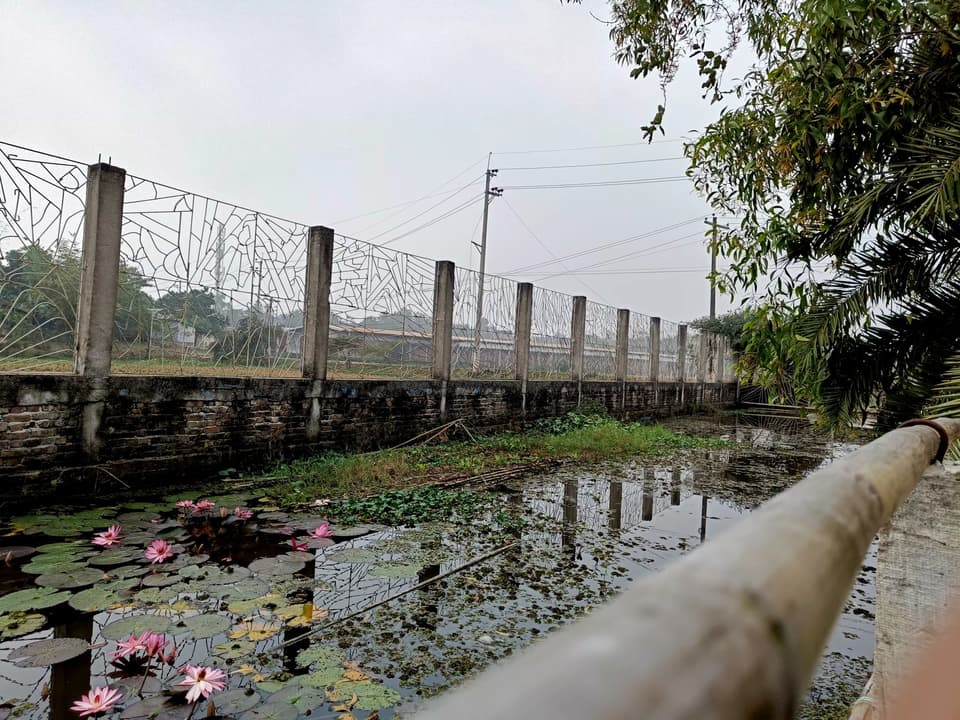 রিতার গ্রামের বাড়ি - জলধারা